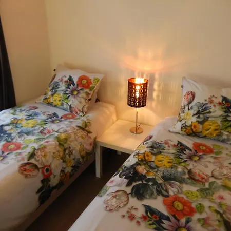 Oda ve Kahvaltı New West - Free Parking