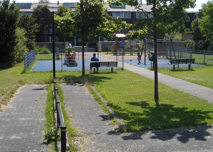 New West - Free Parking 4*