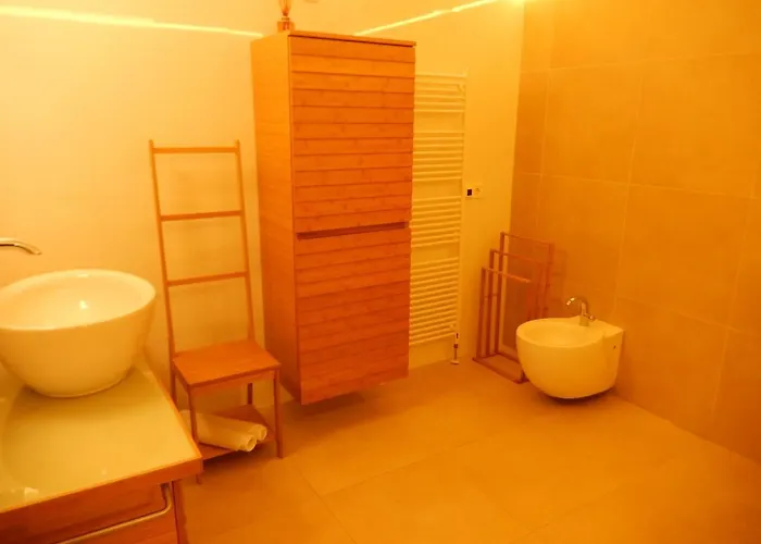 Oda ve Kahvaltı New West - Free Parking 4*