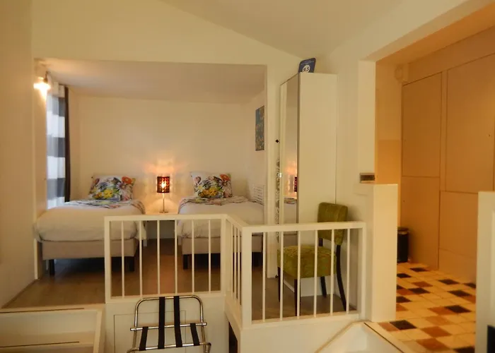 New West - Free Parking Nocleg ze śniadaniem 4*