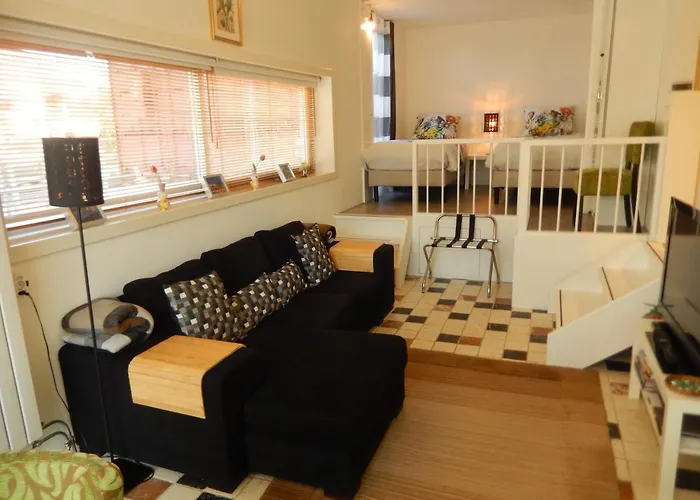 Bed & Breakfast New West - Free Parking 4*