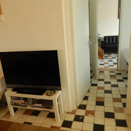 New West - Free Parking 4*